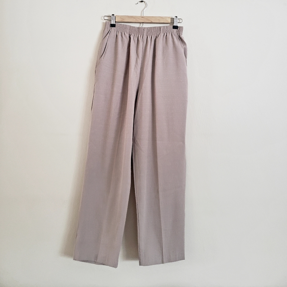 Beige pleated pants
